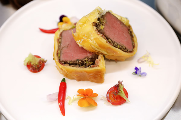 惠灵顿酥皮牛肉卷